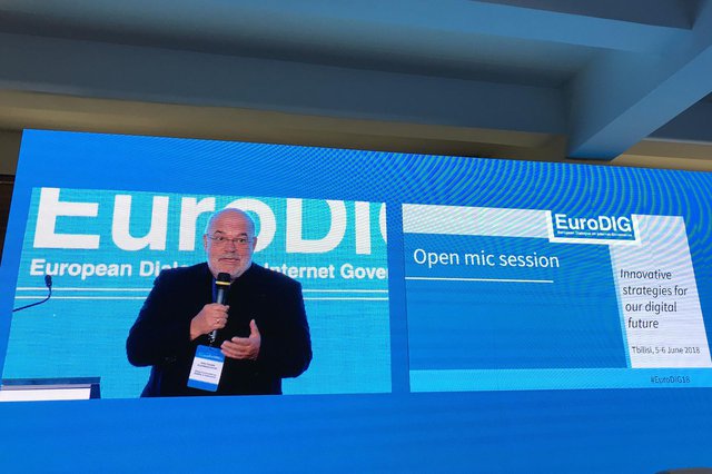 Wolfgang Kleinwächter speaking during the open microphone session in Tbilisi
